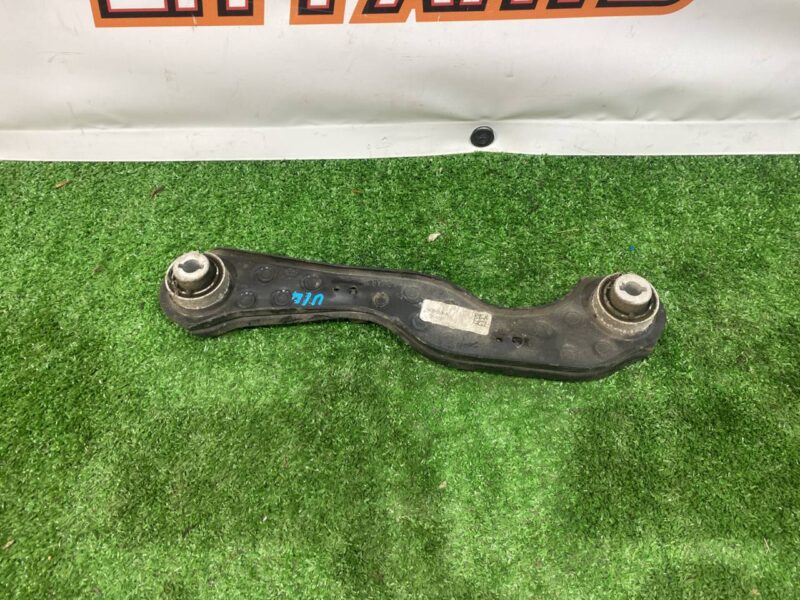 T4A1004 Rear upper lever Jaguar F-Pace X761 (2017-) USED cost 60 € in stock 13 pcs.