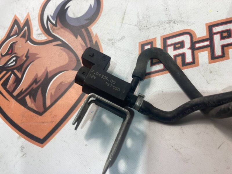 T4A1038 Vacuum hose Jaguar F-Pace X761 (2017-) Used cost 25 € in stock 2 pcs.