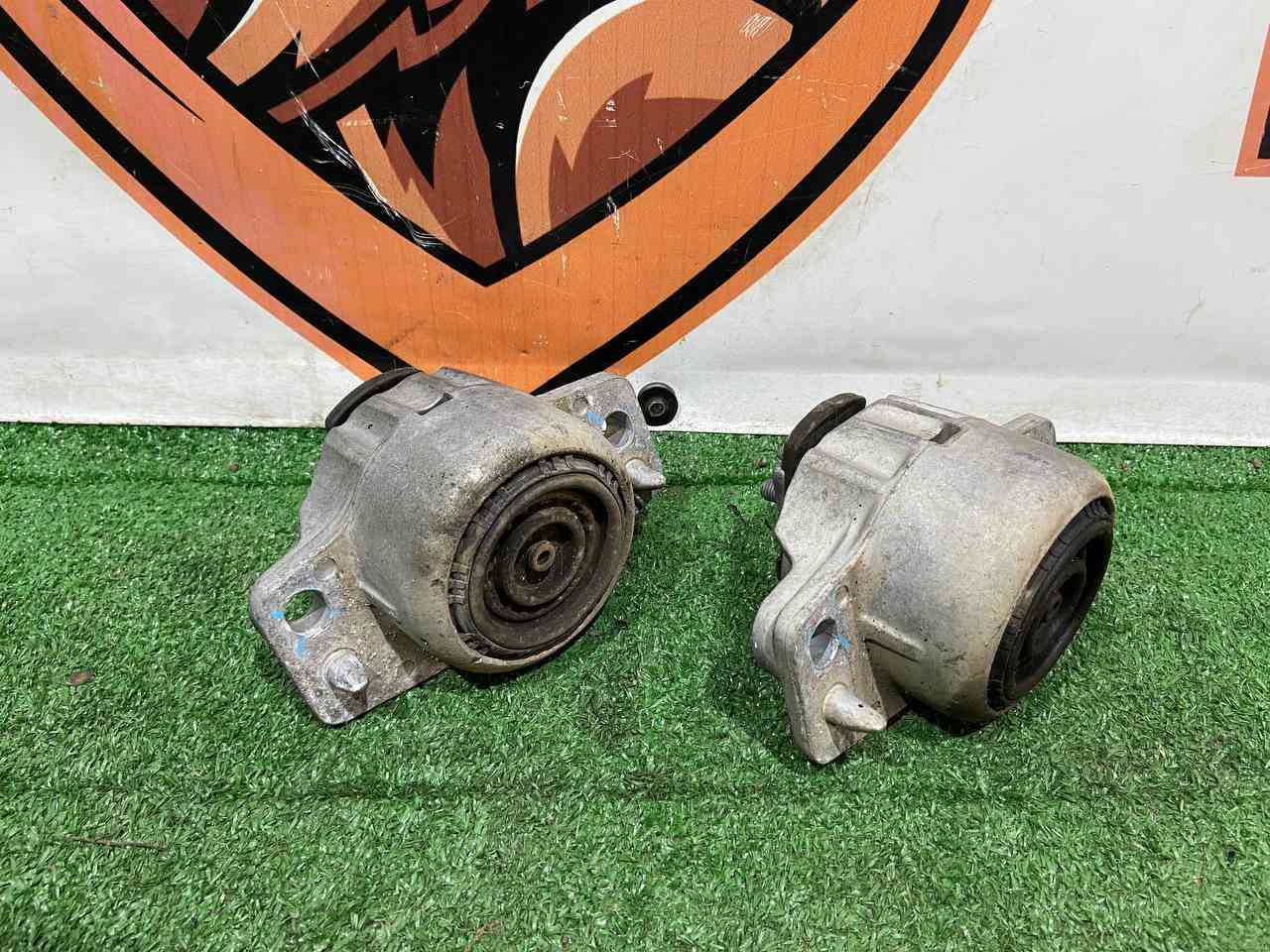 T4A1060 Left Right 3.0ie Engine Mount Cushion Jaguar F-Pace X761 (2017-) Used cost 90 € in stock 2 pcs.