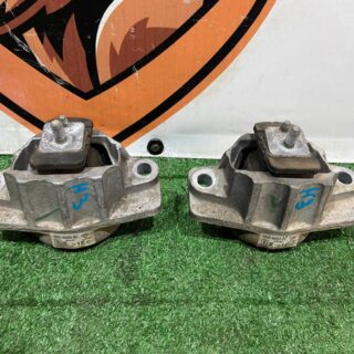 T4A1060 Left Right 3.0ie Engine Mount Cushion Jaguar F-Pace X761 (2017-) Used cost 90 € in stock 2 pcs.
