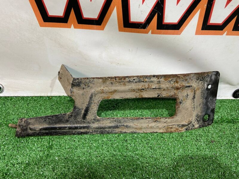 T4A11752 Bracket rear right bumper Jaguar F-Pace X761 (2017-) used cost 10 € in stock 2 pcs.