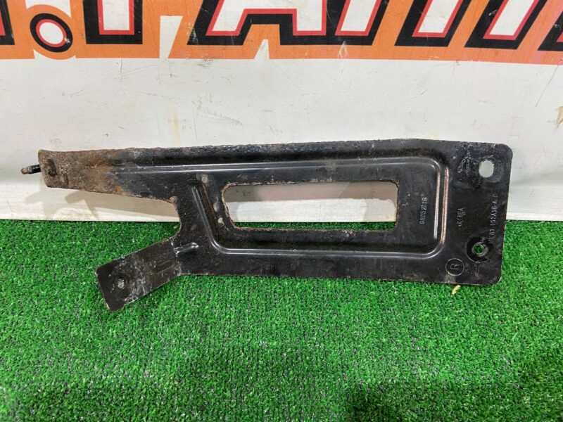 T4A11752 Bracket rear right bumper Jaguar F-Pace X761 (2017-) used cost 10 € in stock 2 pcs.