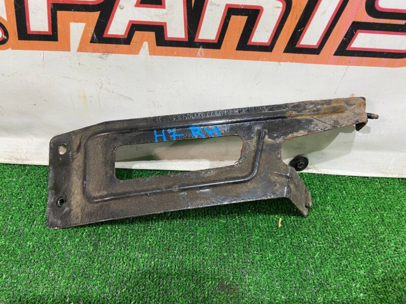 T4A11752 Bracket rear right bumper Jaguar F-Pace X761 (2017-) used cost 10 € in stock 2 pcs.