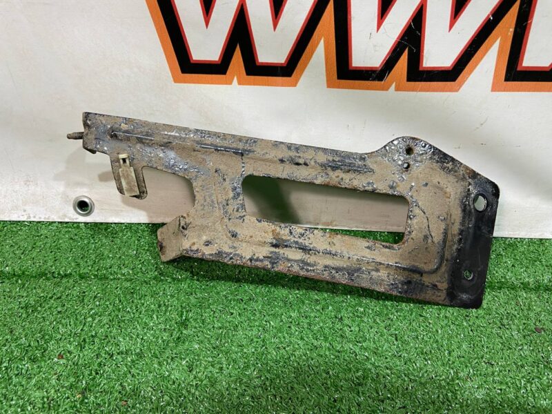 T4A11753 Rear bumper bracket left Jaguar F-Pace X761 (2017-) Used cost 10 € in stock 1 pcs.