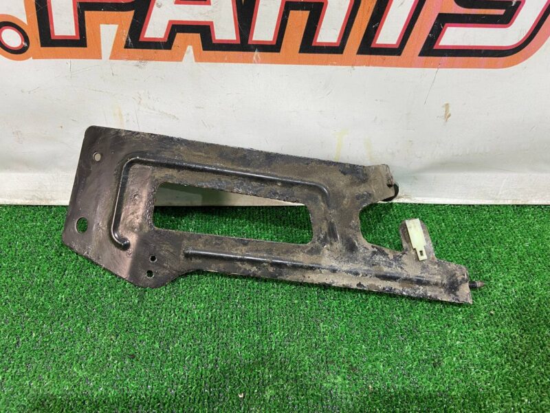 T4A11753 Rear bumper bracket left Jaguar F-Pace X761 (2017-) Used cost 10 € in stock 1 pcs.