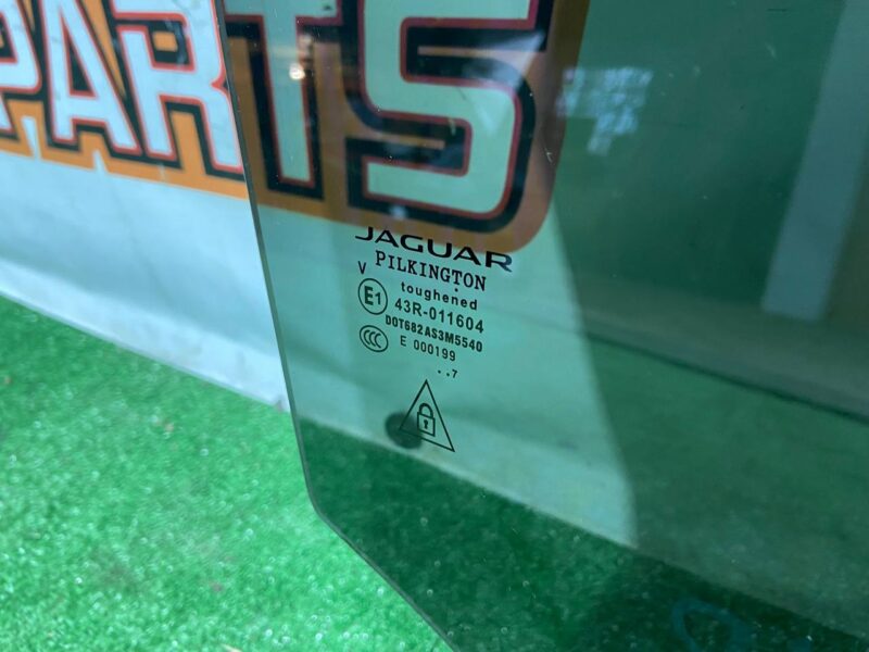 T4A1199 Rear right door glass Jaguar F-Pace X761 (2017-) used cost 150 € in stock 4 pcs.