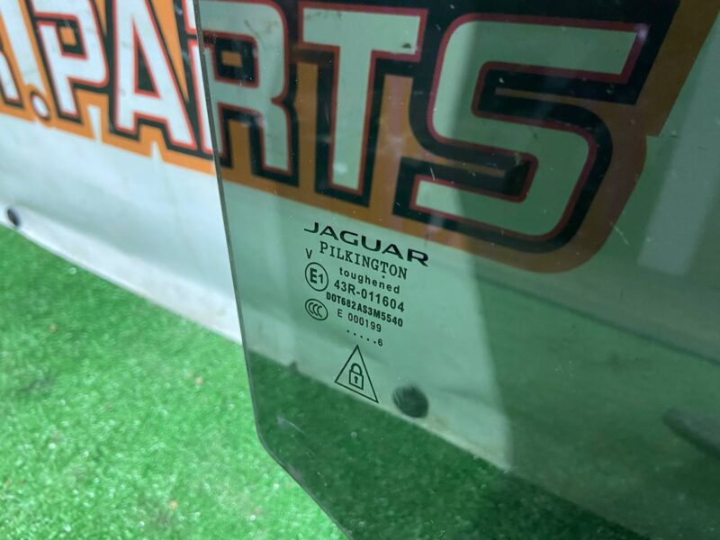 T4A1199 Rear right door glass Jaguar F-Pace X761 (2017-) used cost 150 € in stock 4 pcs.