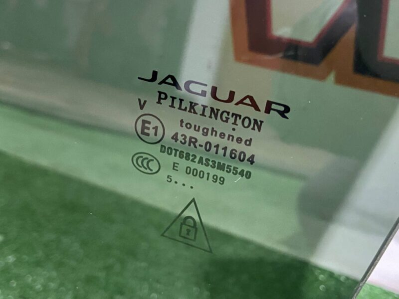 T4A1201 Door glass rear left tinted Jaguar F-Pace X761 (2017-) used cost 150 € in stock 5 pcs.