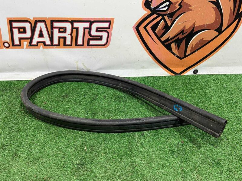 T4A1242 Bonnet seal Jaguar F-Pace X761 (2017-) Used cost 30 € in stock 2 pcs.