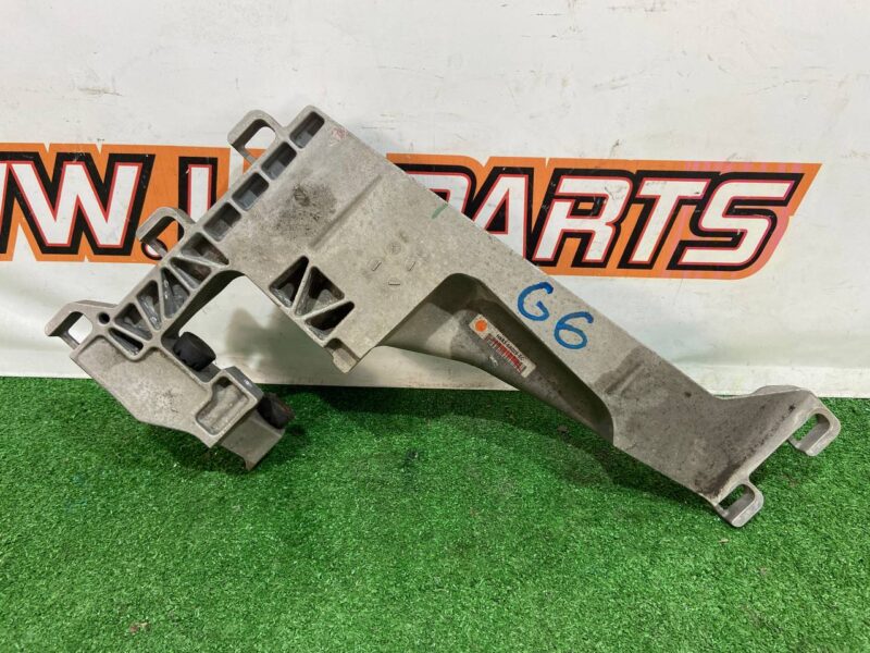 T4A12947 Rear gearbox support Jaguar F-Pace X761 (2017-) USED cost 90 € in stock 2 pcs.