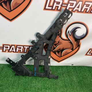 T4A13086 Rear bumper mounting bracket right Jaguar F-Pace Used cost 50 € in stock 7 pcs.