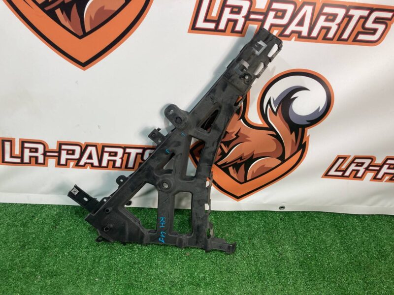 T4A13086 Rear bumper mounting bracket right Jaguar F-Pace Used cost 50 € in stock 7 pcs.