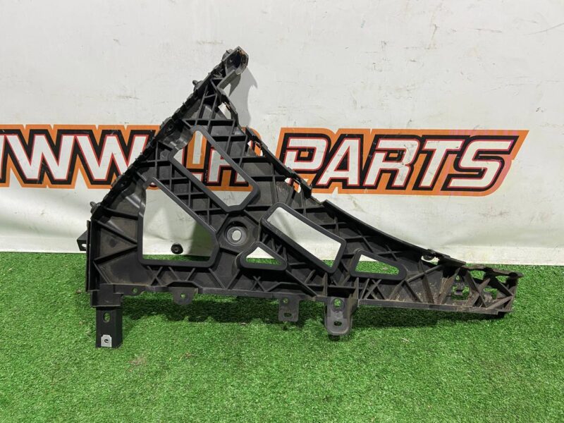 T4A13086 Rear bumper mounting bracket right Jaguar F-Pace Used cost 50 € in stock 7 pcs.