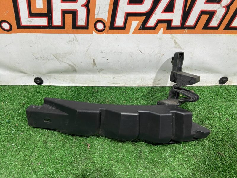 T4A13279 Used JAGUAR F-PACE Rear Right Bumper Mounting Bracket cost 25 € in stock 11 pcs.