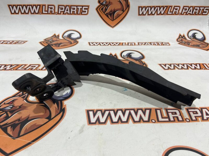 T4A13279 Used JAGUAR F-PACE Rear Right Bumper Mounting Bracket cost 25 € in stock 11 pcs.