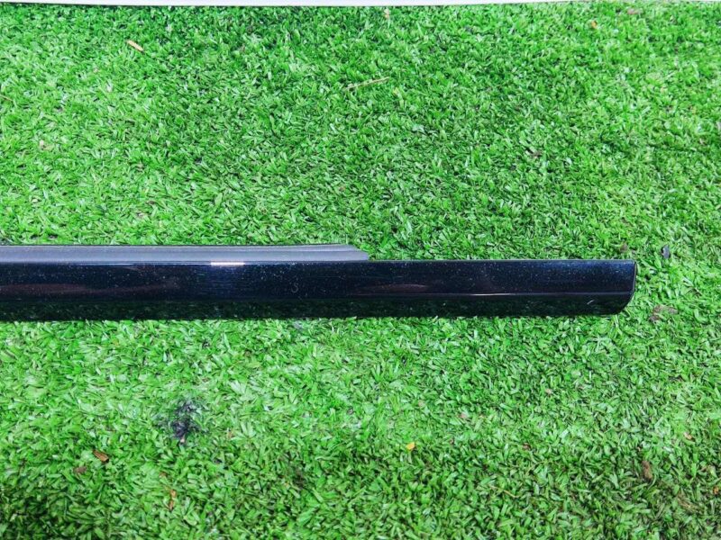 T4A13484 Front left door molding Jaguar F-Pace X761 (2017-) used cost 50 € in stock 1 pcs.