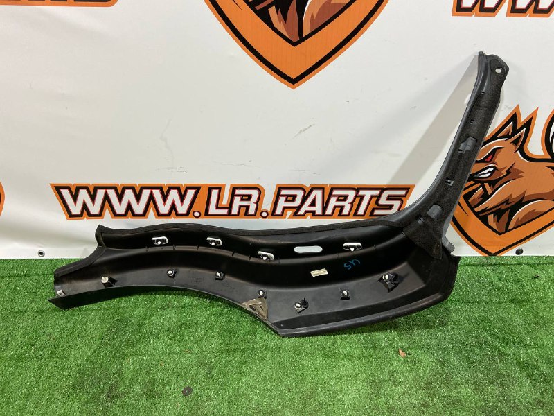 T4A13632 Trimming of the rear right door arch Jaguar F-Pace X761 (2017-) Used cost 100 € in stock 1 pcs.