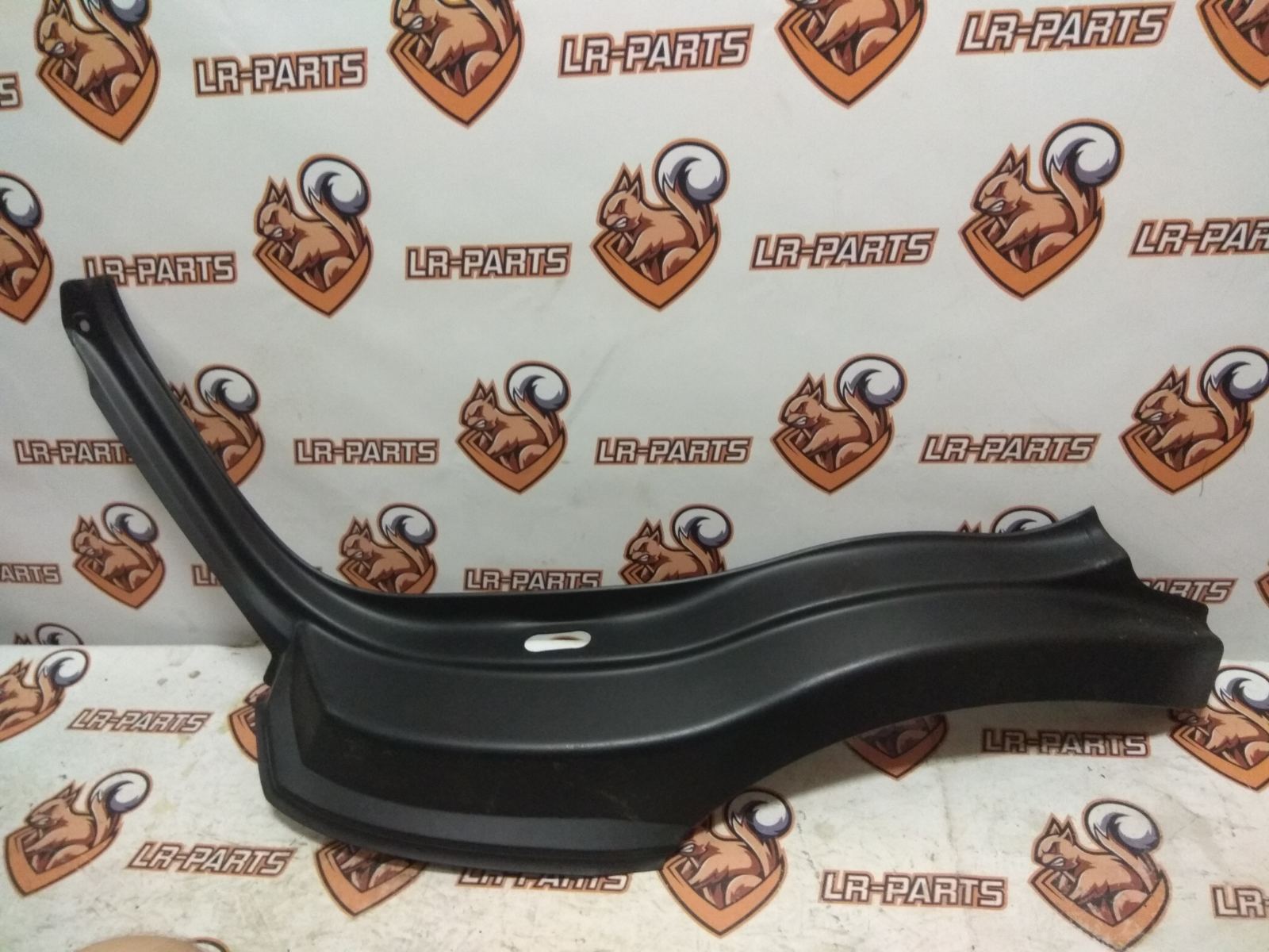 T4A13632 Trimming of the rear right door arch Jaguar F-Pace X761 (2017-) Used cost 100 € in stock 1 pcs.