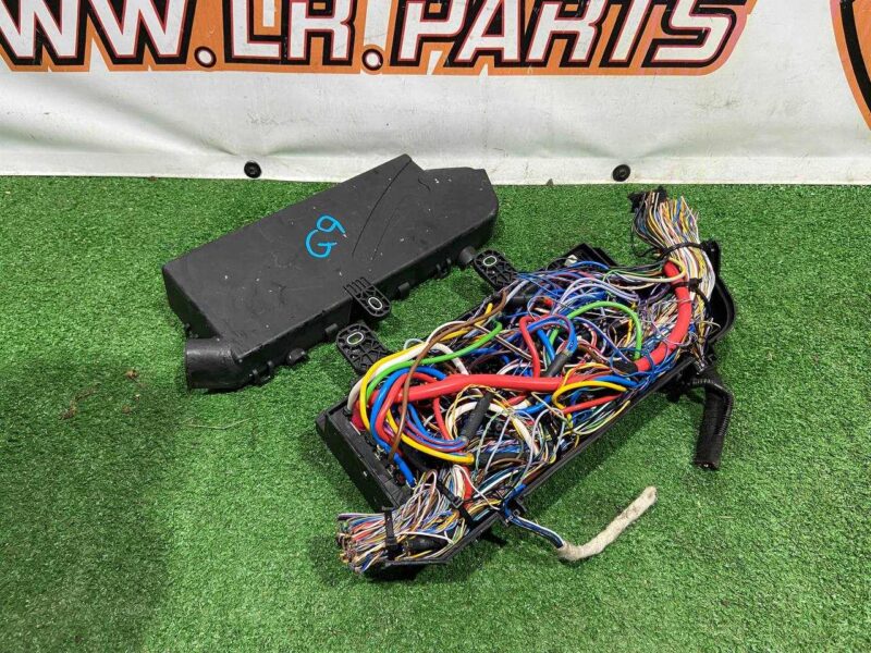 T4A13703 Used Jaguar F-Pace X761 (2017-) Cabin Fuse Box cost 200 € in stock 1 pcs.