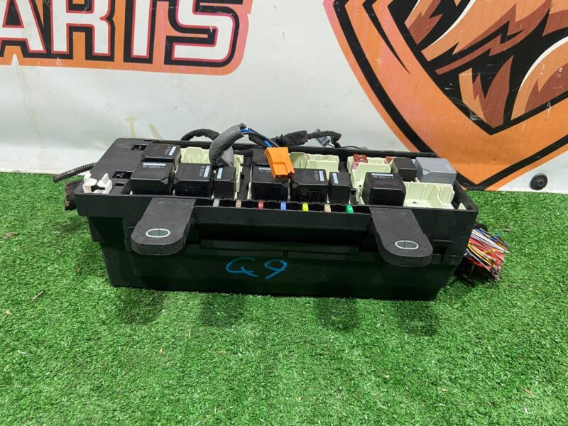 T4A13703 Used Jaguar F-Pace X761 (2017-) Cabin Fuse Box cost 200 € in stock 1 pcs.
