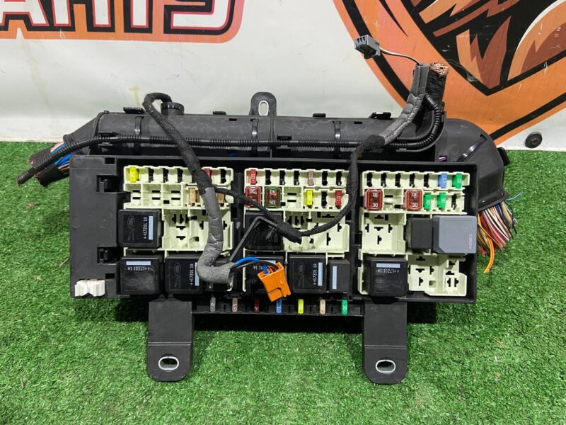 T4A13703 Used Jaguar F-Pace X761 (2017-) Cabin Fuse Box cost 200 € in stock 1 pcs.