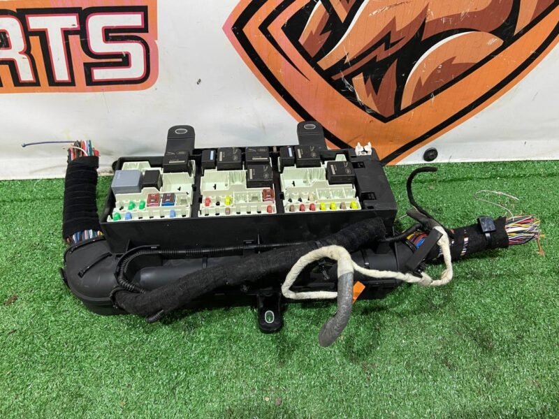 T4A13703 Used Jaguar F-Pace X761 (2017-) Cabin Fuse Box cost 200 € in stock 1 pcs.
