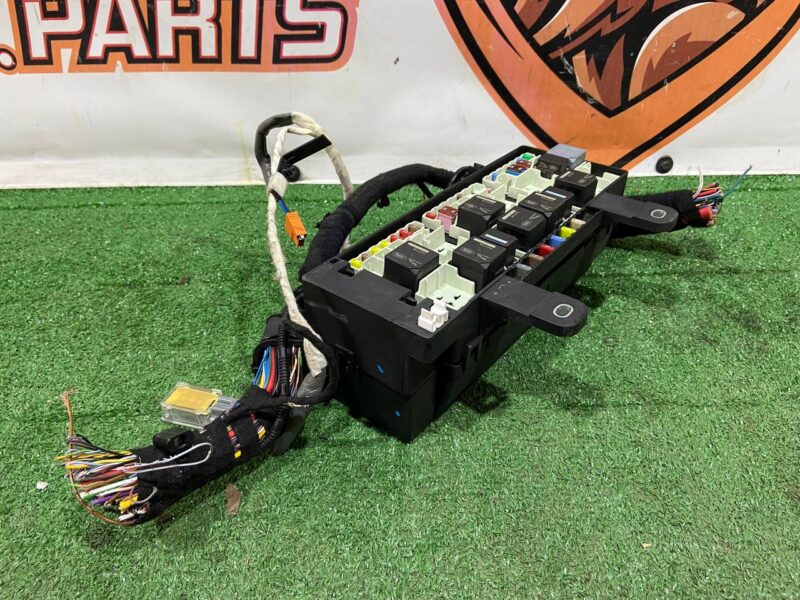 T4A13703 Used Jaguar F-Pace X761 (2017-) Cabin Fuse Box cost 200 € in stock 1 pcs.