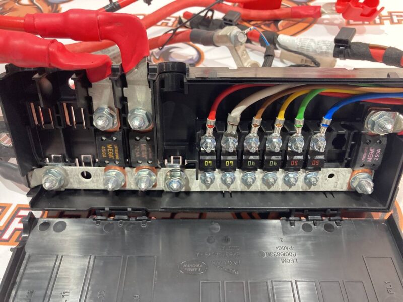 T4A14319 fuse box with power wires Jaguar F-Pace Used cost 90 € in stock 4 pcs.