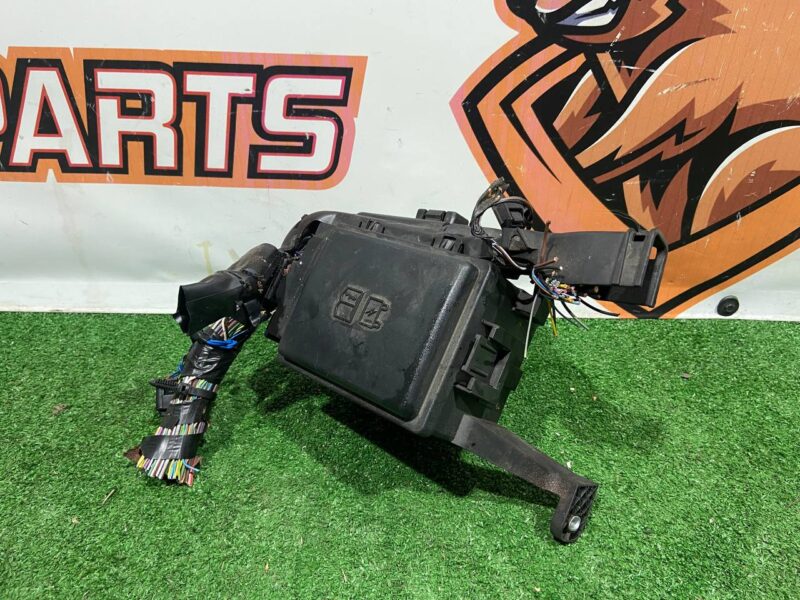 T4A14656.1 Engine compartment fuse box / JAGUAR F-PACE relay board Used - Image 14