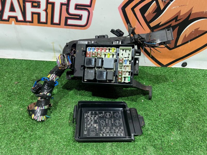 T4A14656.1 Engine compartment fuse box / JAGUAR F-PACE relay board Used - Image 15