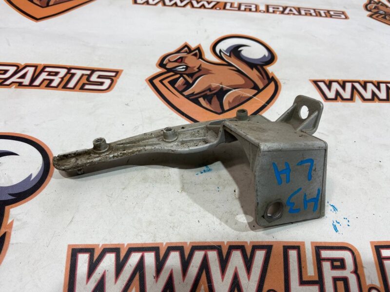 T4A15484 Wing bracket left Jaguar F-Pace X761 (2017-) USED cost 35 € in stock 1 pcs.