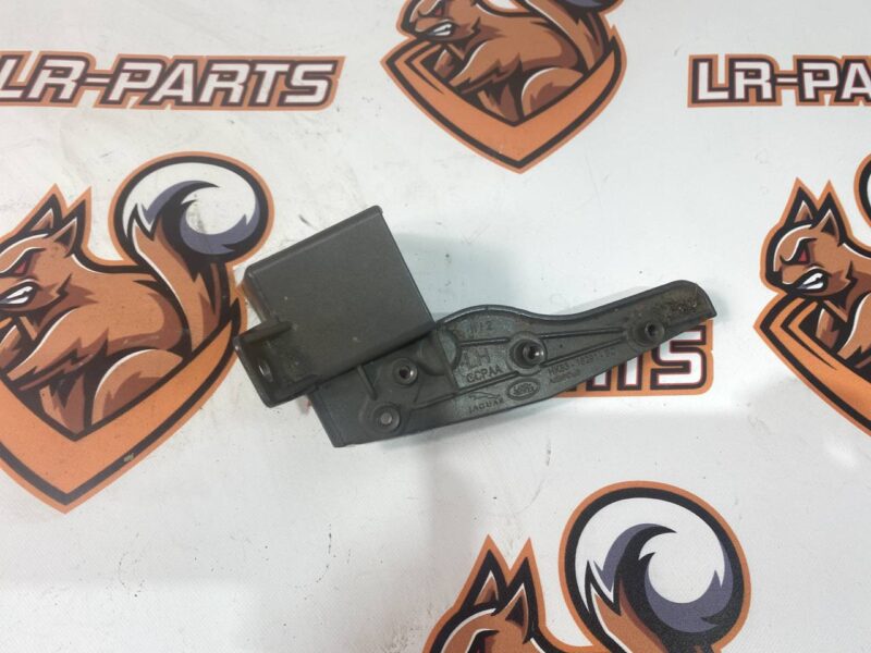 T4A15484 Wing bracket left Jaguar F-Pace X761 (2017-) USED cost 35 € in stock 1 pcs.