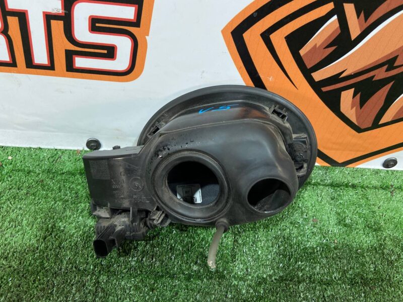 T4A15695KIT Used JAGUAR F-PACE tank hatch cost 55 € in stock 1 pcs.