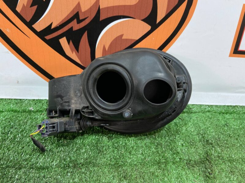 T4A15695KIT Used JAGUAR F-PACE tank hatch cost 55 € in stock 1 pcs.