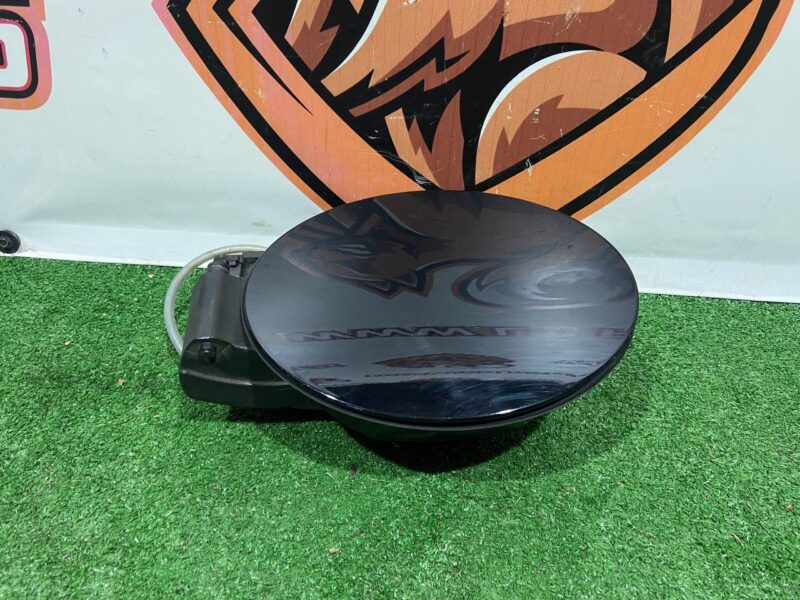 T4A15695KIT Used JAGUAR F-PACE tank hatch cost 55 € in stock 1 pcs.