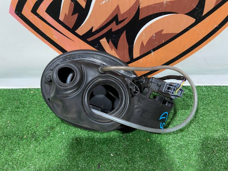 T4A15695KIT Used JAGUAR F-PACE tank hatch cost 55 € in stock 1 pcs.