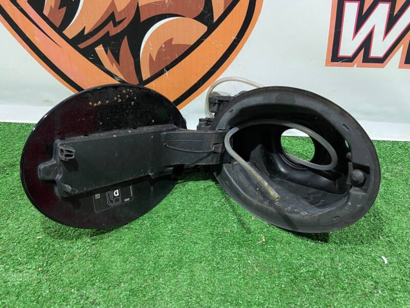 T4A15695KIT Used JAGUAR F-PACE tank hatch cost 55 € in stock 1 pcs.