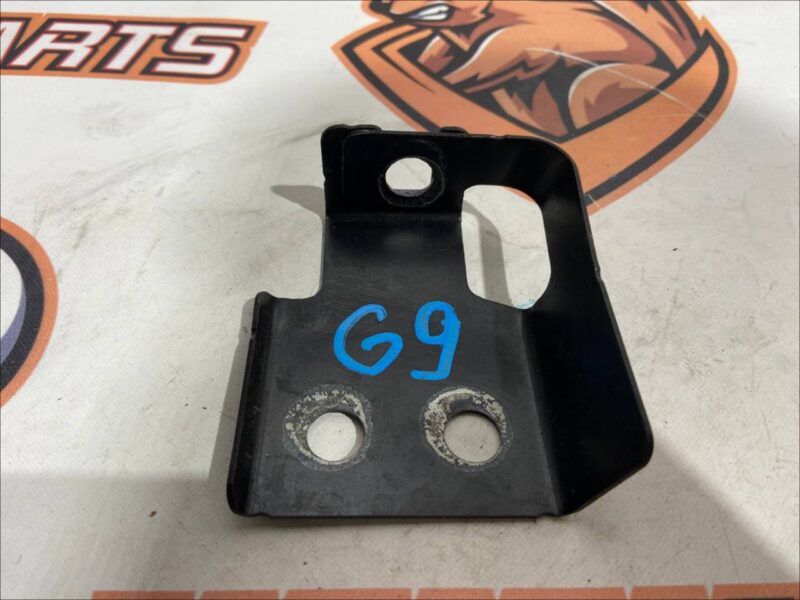 T4A1654 Wing bracket to spar upper left JAGUAR F-PACE Used cost 50 € in stock 5 pcs.