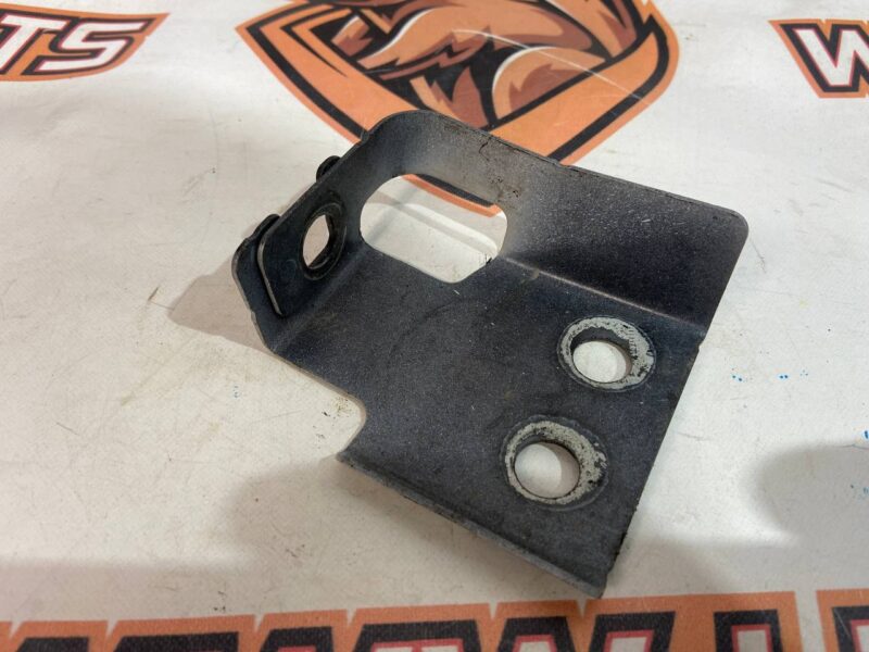 T4A1654 Wing bracket to spar upper left JAGUAR F-PACE Used cost 50 € in stock 5 pcs.