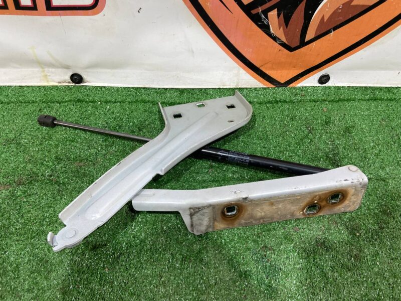 T4A1897 Left hood hinge Jaguar F-Pace X761 (2017-) Used - Image 12