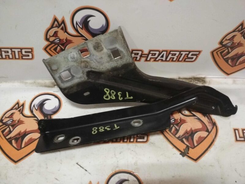 T4A1897 Left hood hinge Jaguar F-Pace X761 (2017-) Used cost 50 € in stock 3 pcs.