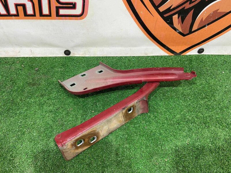 T4A1898 Bonnet hinge right Jaguar F-Pace X761 (2017-) Used cost 50 € in stock 3 pcs.