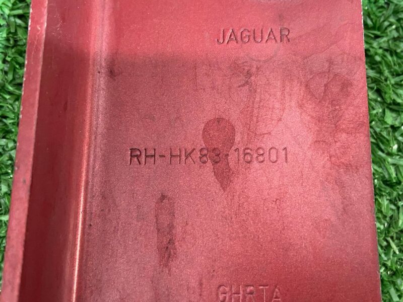 T4A1898 Bonnet hinge right Jaguar F-Pace X761 (2017-) Used cost 50 € in stock 3 pcs.