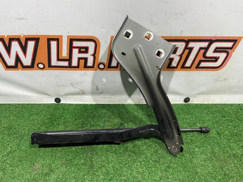 T4A1898 Bonnet hinge right Jaguar F-Pace X761 (2017-) Used cost 50 € in stock 3 pcs.