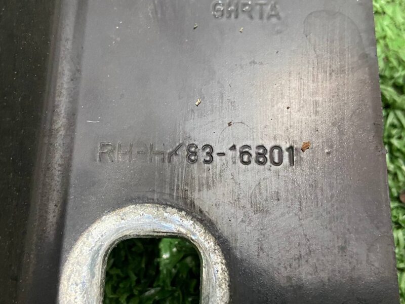 T4A1898 Bonnet hinge right Jaguar F-Pace X761 (2017-) Used cost 50 € in stock 3 pcs.