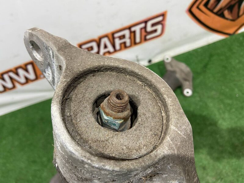 T4A2011 Rear shock absorber (non-adaptive) Jaguar F-Pace X761 (2017-) Used cost 150 € in stock 3 pcs.