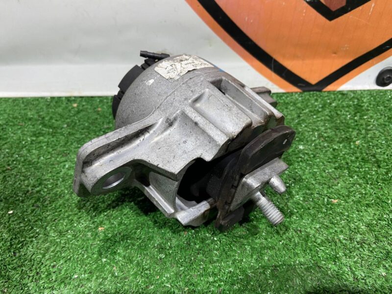 T4A2337 Engine mount left right 3.0TD Jaguar F-Pace X761 (2017-) Used cost 90 € in stock 2 pcs.