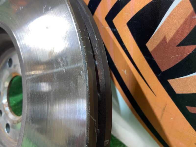 T4A2343 Front brake disc JAGUAR F-PACE Used cost 50 € in stock 3 pcs.