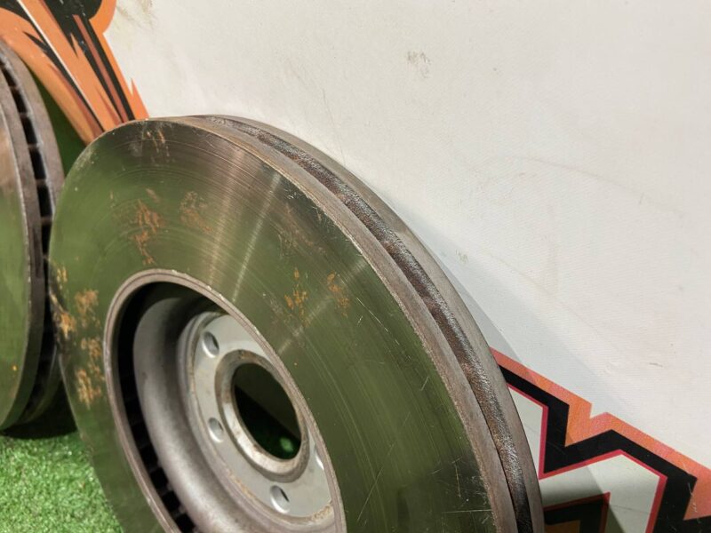 T4A2343 Front brake disc JAGUAR F-PACE Used cost 50 € in stock 3 pcs.