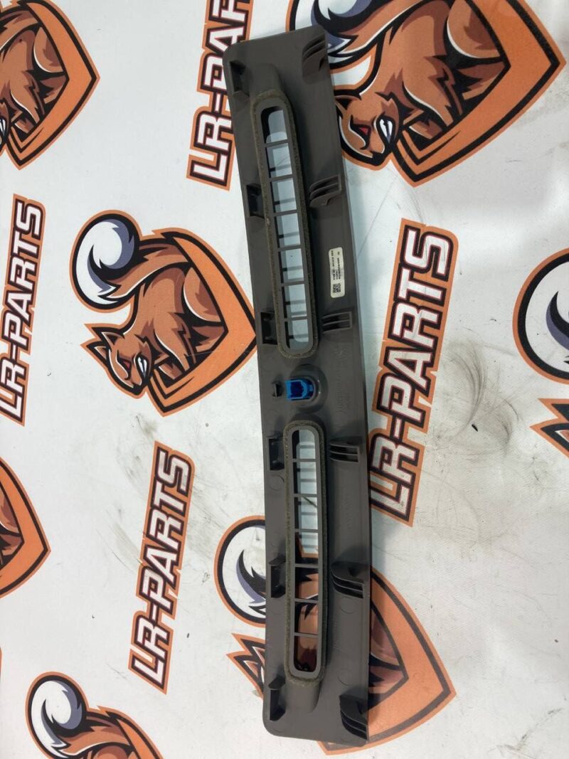 T4A26833AMT Central air duct with used JAGUAR F-PACE light sensor cost 40 € in stock 1 pcs.